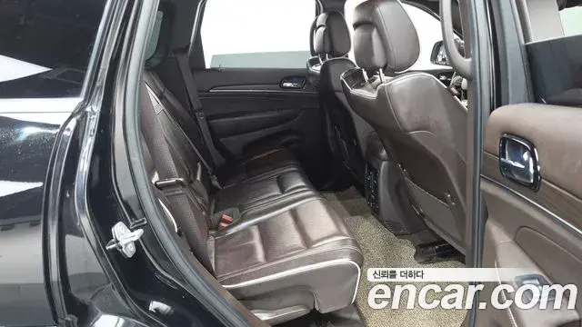 Jeep Grand Cherokee 2019 — Şəkil 18/20