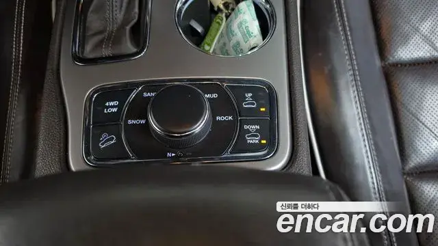 Jeep Grand Cherokee 2019 — Şəkil 13/20