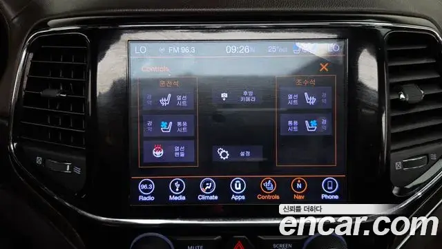 Jeep Grand Cherokee 2019 — Şəkil 17/20