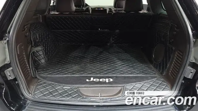 Jeep Grand Cherokee 2019 — Şəkil 10/20
