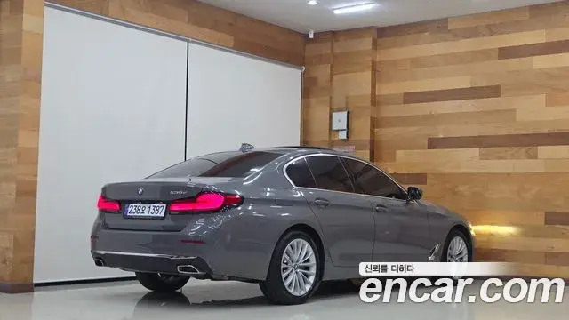 BMW 5 Series 2020 — Фото 1/20