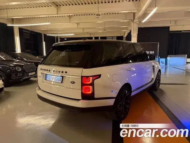 Land Rover Range Rover 2018 — Фото 2/17