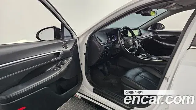 Hyundai Sonata 2023 — Photo 8/20