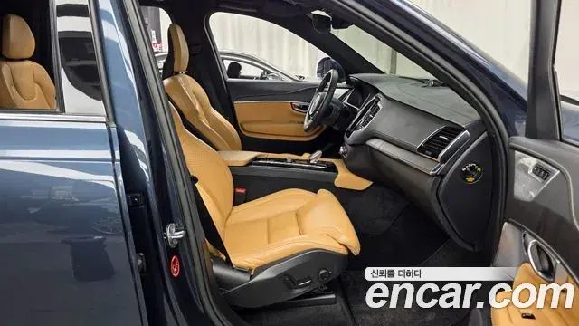 Volvo XC90 2022 — Фото 11/20