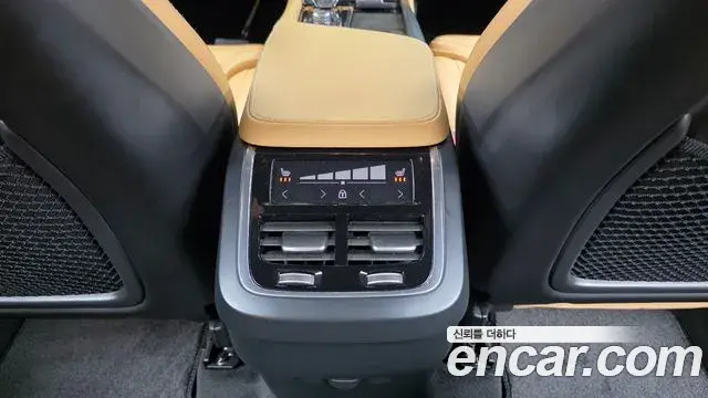 Volvo XC90 2022 — Фото 18/20