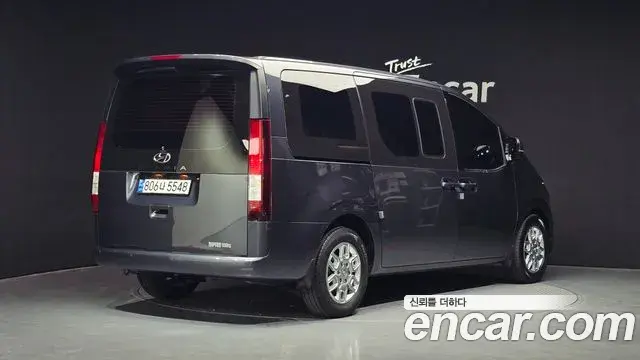 Hyundai Staria 2023 — Фото 2/20