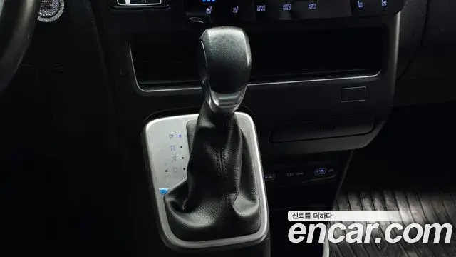 Hyundai Staria 2023 — Фото 9/20