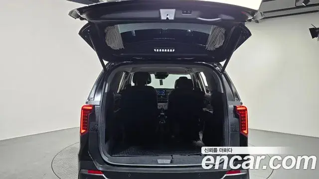 Kia Carnival 2024 — Фото 18/20