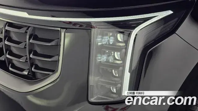Kia Carnival 2024 — ფოტო 32/38