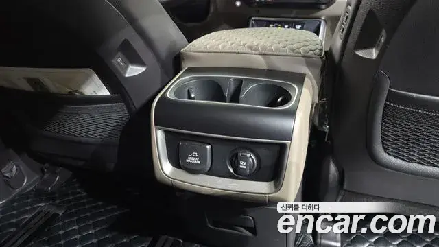 Kia Carnival 2024 — ფოტო 22/38
