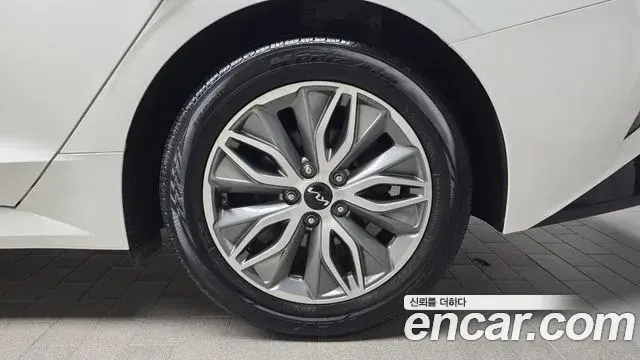 Kia K5 2022 — ფოტო 23/32