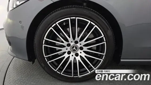 Mercedes-Benz C-Class 2023 — Photo 5/20