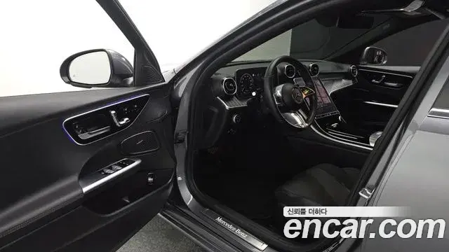 Mercedes-Benz C-Class 2023 — Photo 10/20
