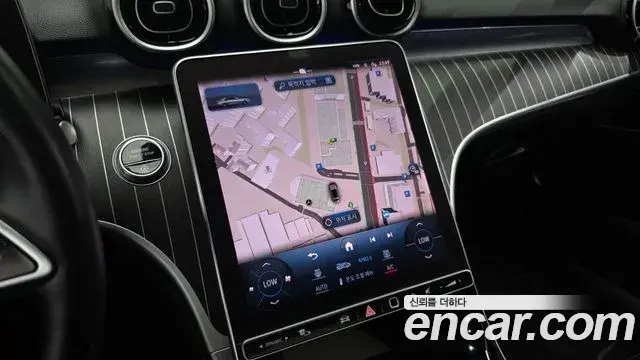 Mercedes-Benz C-Class 2023 — Photo 15/20