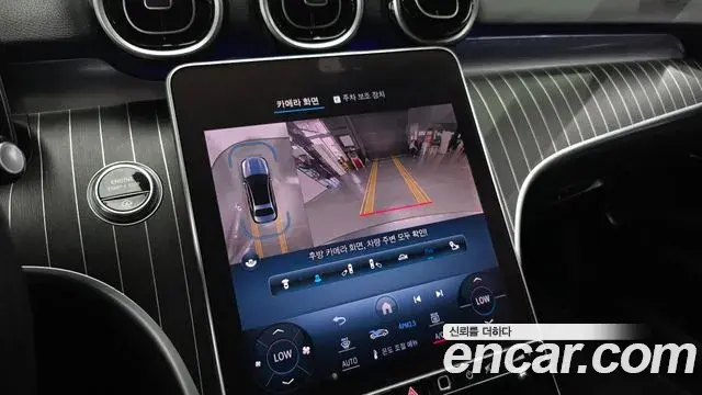 Mercedes-Benz C-Class 2023 — Photo 16/20
