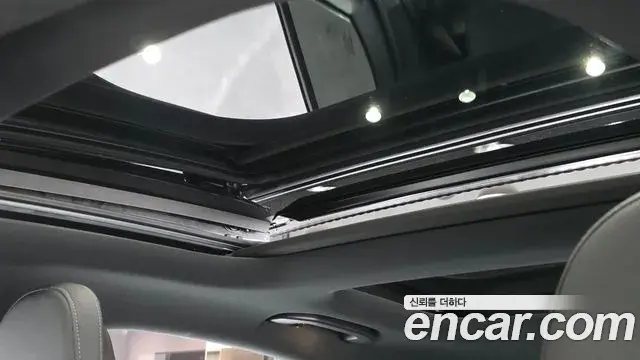 Mercedes-Benz C-Class 2023 — Photo 18/20