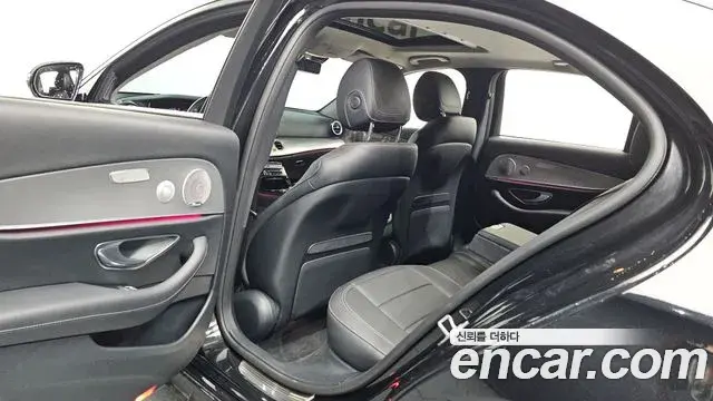 Mercedes-Benz E-Class 2019 — Фото 11/20