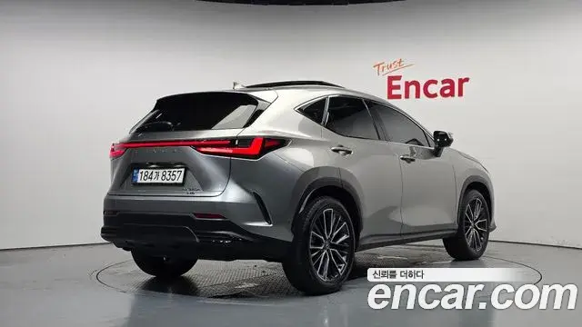 Lexus NX350h 2023 — ფოტო 30/32