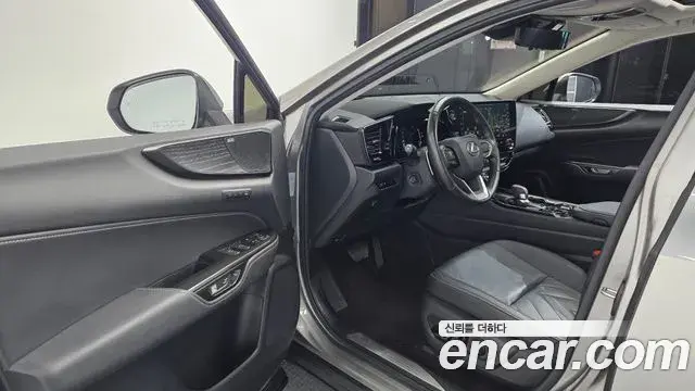 Lexus NX350h 2023 — ფოტო 31/32