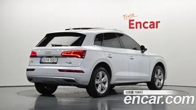 Audi Q5 2020 — Фото 2/20