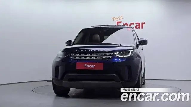 Land Rover Discovery 5 2018 — ფოტო 17/32