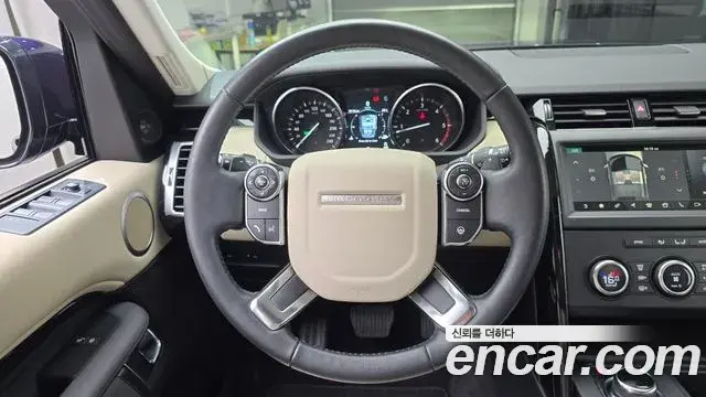 Land Rover Discovery 5 2018 — ფოტო 30/32