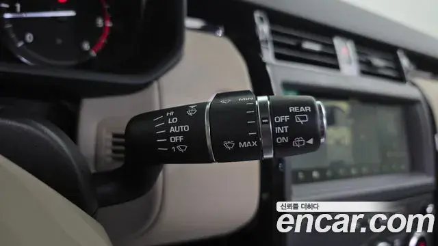 Land Rover Discovery 5 2018 — ფოტო 13/32