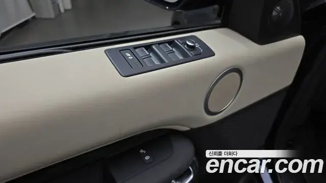 Land Rover Discovery 5 2018 — ფოტო 28/32