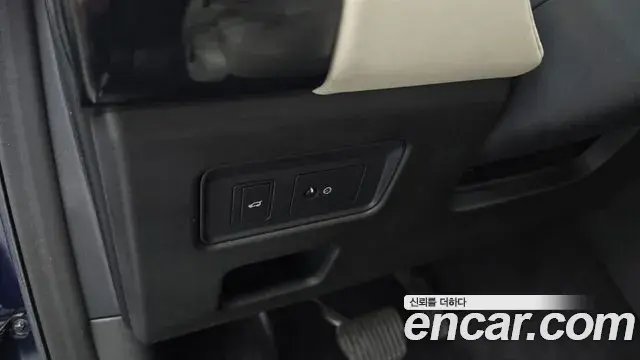 Land Rover Discovery 5 2018 — ფოტო 6/32