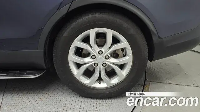 Land Rover Discovery 5 2018 — ფოტო 3/32