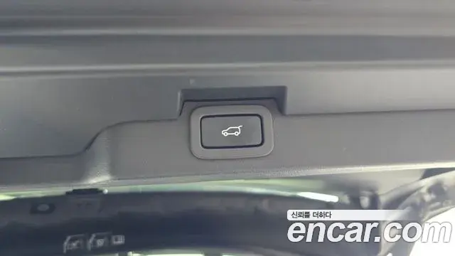 Land Rover Discovery 5 2018 — ფოტო 32/32