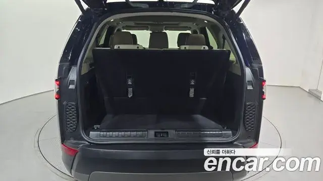 Land Rover Discovery 5 2018 — ფოტო 20/32