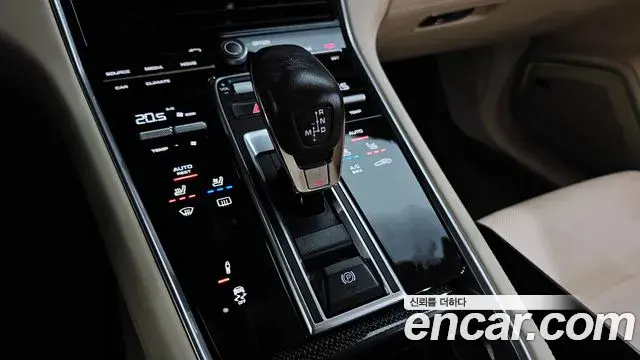 Porsche Panamera 2018 — Фото 9/20