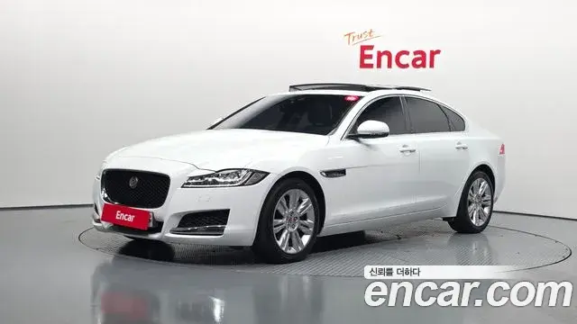 Jaguar XF 2018 — Фото 1/20