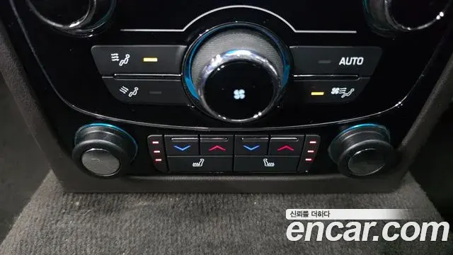 Jaguar XF 2018 — Фото 19/20