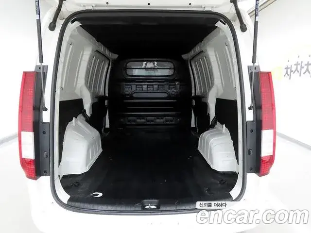 Hyundai Staria 2022 — Photo 4/20