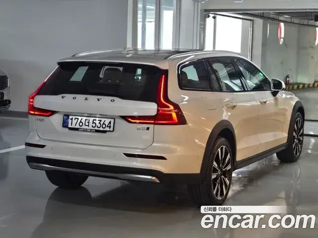 Volvo V60 Cross Country 2026 — ფოტო 7/18