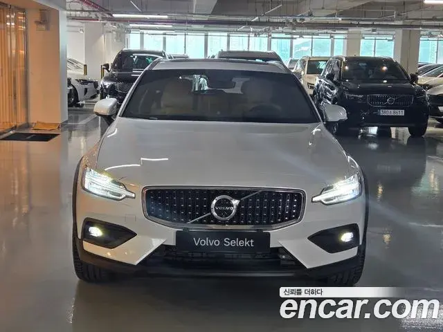 Volvo V60 Cross Country 2026 — ფოტო 1/18