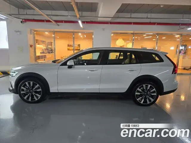 Volvo V60 Cross Country 2026 — ფოტო 17/18