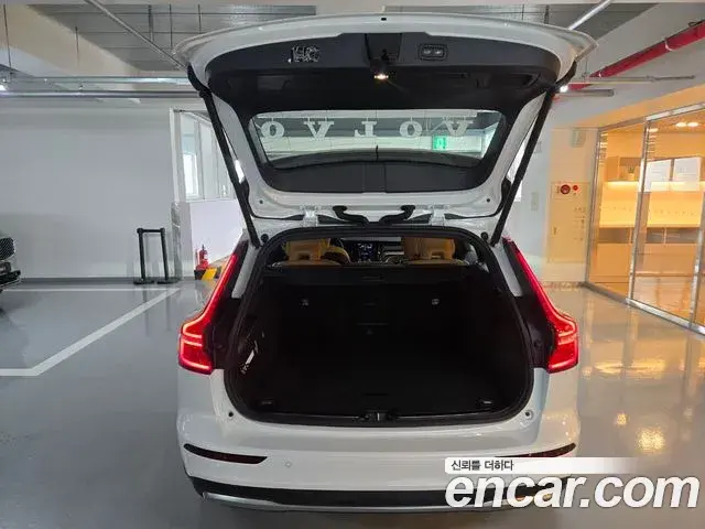 Volvo V60 Cross Country 2026 — ფოტო 8/18