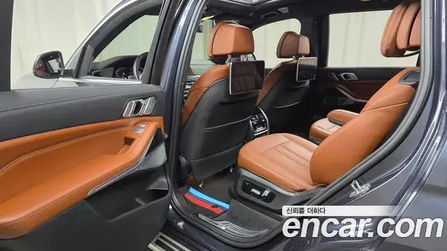 BMW X7 2021 — Фото 13/20