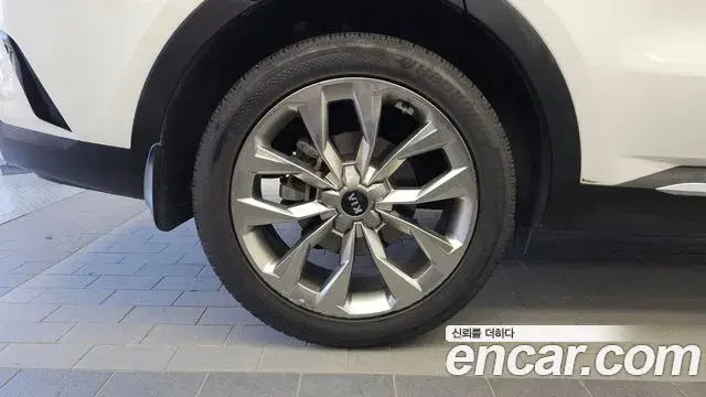 Kia Sorento 2021 — Фото 5/20