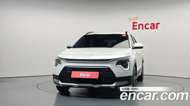 Kia Niro 2023 — Фото 3/20
