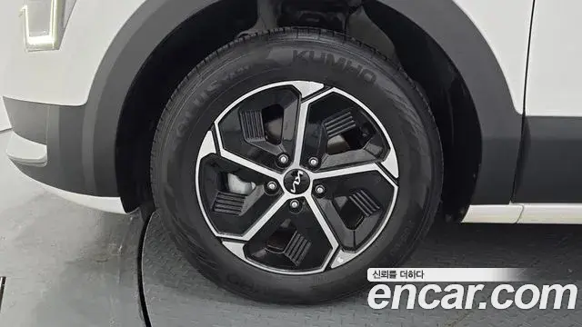 Kia Niro 2023 — Фото 5/20