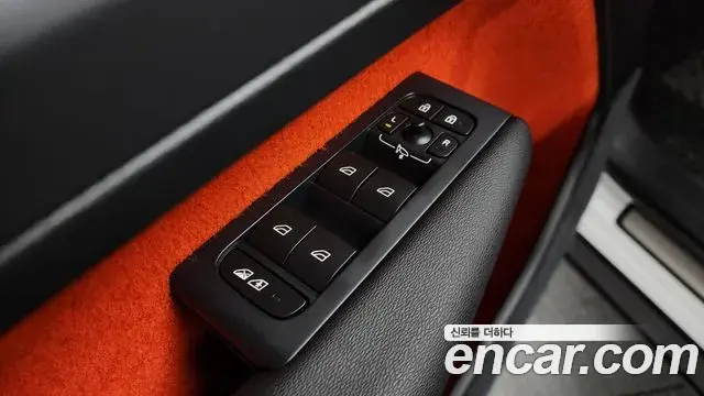 Volvo XC40 2018 — Şəkil 31/32
