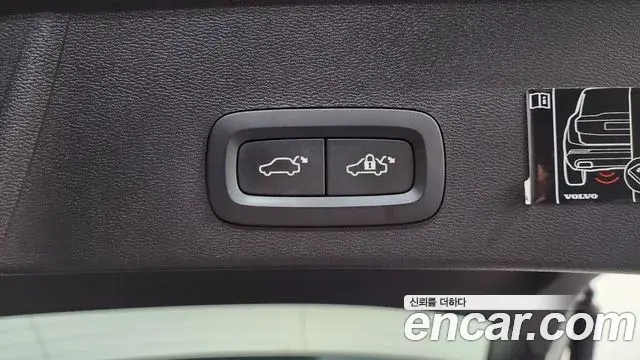 Volvo XC40 2018 — Şəkil 18/32