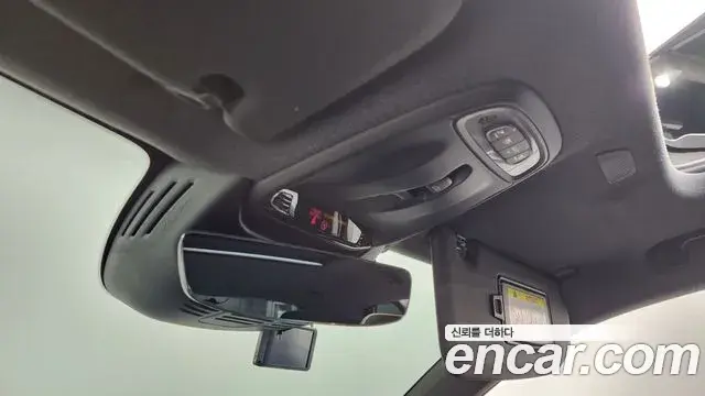 Volvo XC40 2018 — Şəkil 23/32