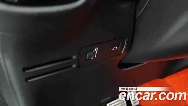 Volvo XC40 2018 — Şəkil 20/32