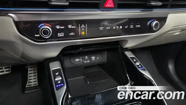 Kia Sorento 2024 — ფოტო 27/33