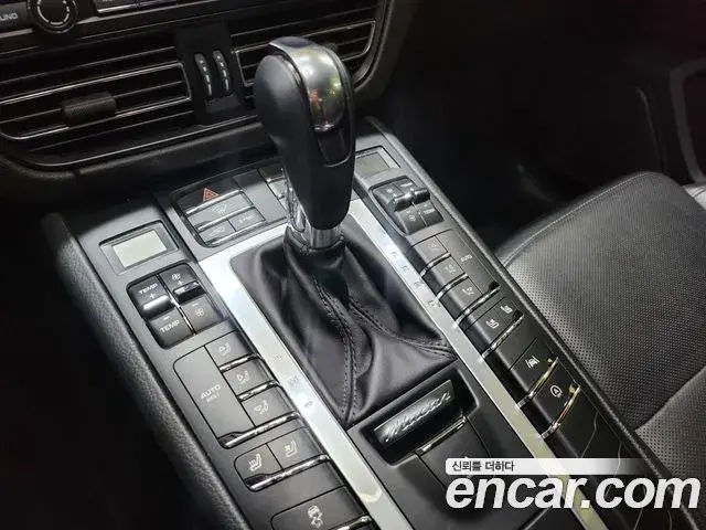 Porsche Macan 2019 — Şəkil 13/20